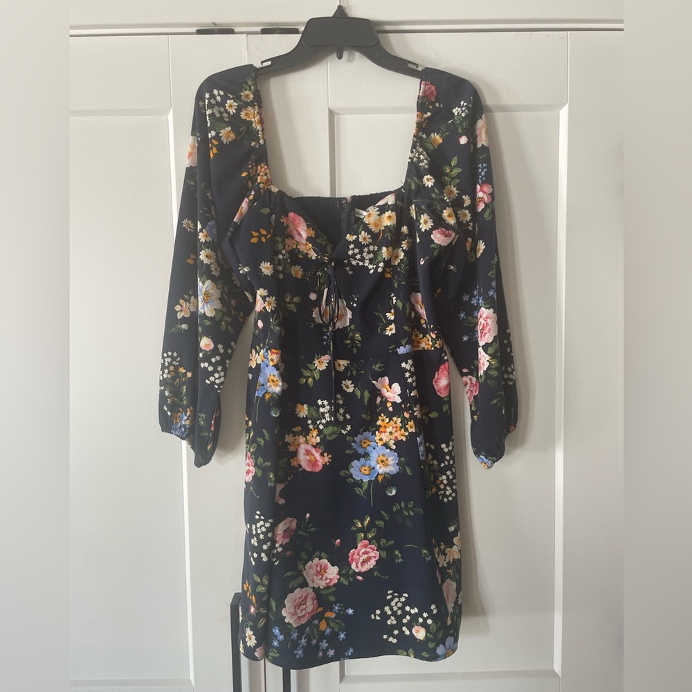 Abercrombie & Fitch Navy Floral Mini Dress – Size L
💲15 🌸